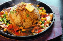 創新美食傳奇？鐵板燒米飯如何突圍餐飲紅海，成就IT男跨界創業夢！