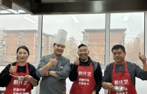 「錫紙燒，落地成功」出攤就排隊(duì)，老板直呼：忙瘋了！