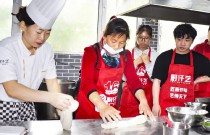 「牛肉板面」開店成功！50平小店日營業額超兩千元