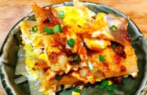 學(xué)烤冷面去哪里學(xué)最好？掌握這幾點(diǎn)輕松學(xué)會(huì)！