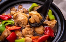 如何看待黃燜雞加盟費價格？全方位解析加盟費用構成與盈利模式！