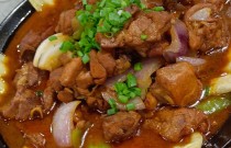 地鍋雞鍋底配方怎么做？掌握比例與火候秘訣，地鍋香氣四溢人人夸！