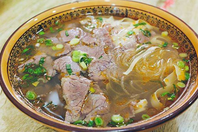 探索經典風味，掌握牛肉湯的秘密：原料到技術全揭秘