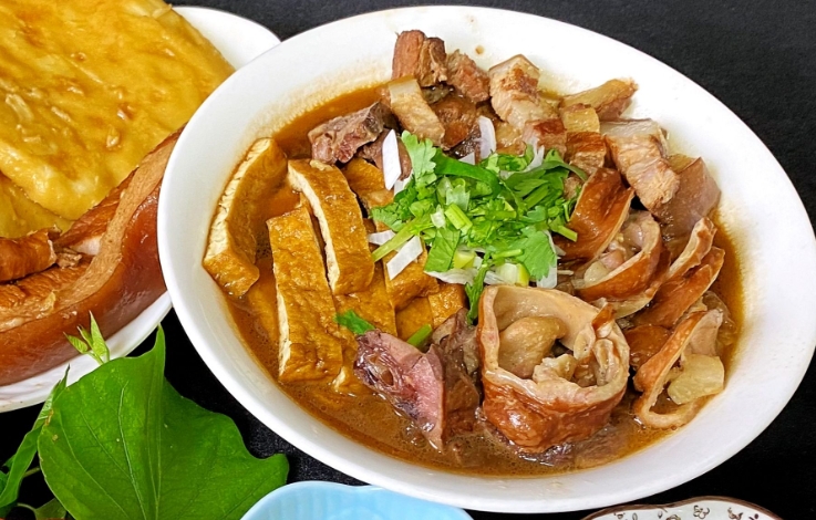 鹵煮火燒制作技巧揭秘，如何在家輕松做出美味？