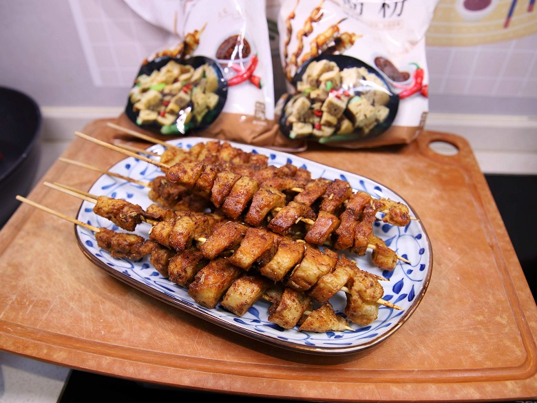 烤面筋做法獨家揭秘，輕松掌握核心技術(shù)，迅速吸引食客。