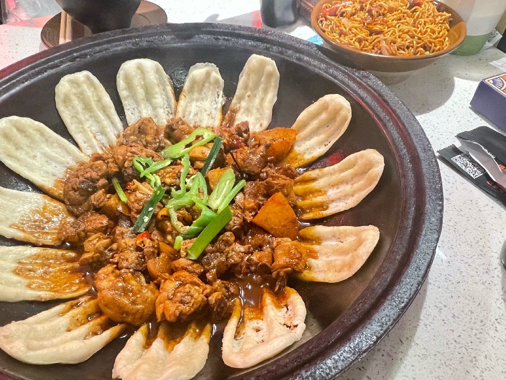掌握地鍋雞的獨(dú)特烹飪技巧，開創(chuàng)屬于你的餐飲事業(yè)