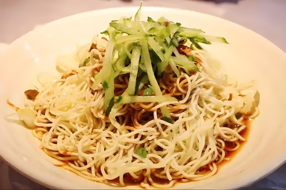 涼面調料配方教程,輕松掌握經典夏日美味制作技巧