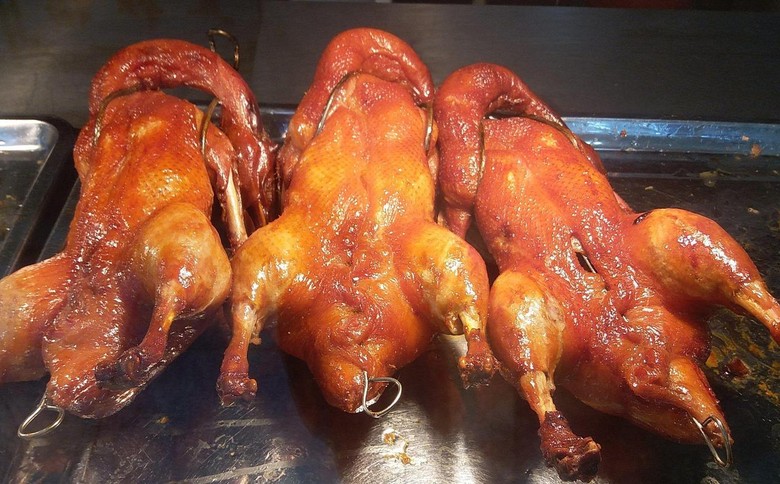 學脆皮吊爐烤鴨去哪里？從入門到精通，輕松掌握烤鴨制作技巧