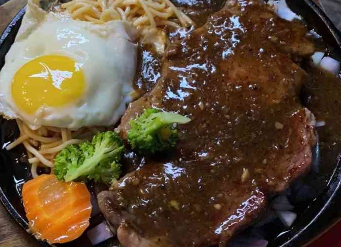 地攤牛排哪里學？餐飲行業5大培訓真相曝光，選擇不當可能讓你“虧”大了！