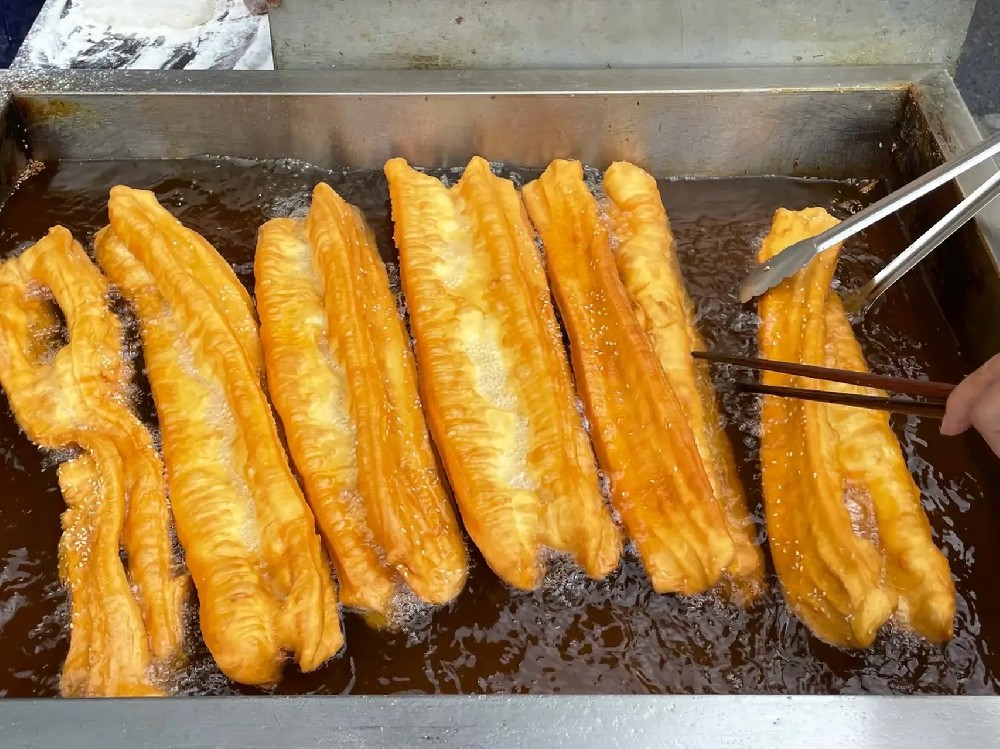 早餐攤日賺3000+？香酥大油條培訓班哪里有？警惕3大套路，90%新手都踩坑！