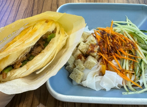 涼皮肉夾饃實體店教學揭秘！創業者必看，避開常見陷阱！