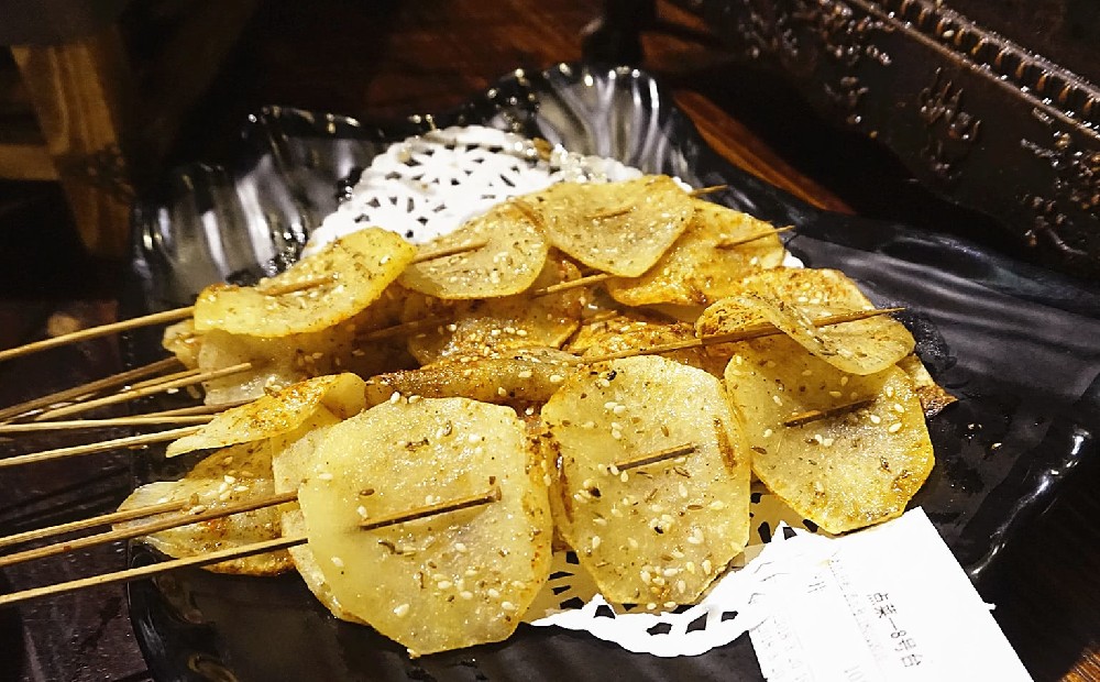 烤土豆的家常做法：簡單又美味的燒烤技巧，輕松學會！