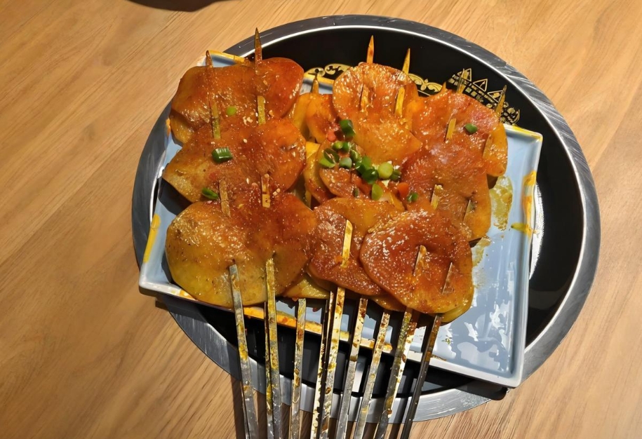 烤土豆的家常做法：簡單又美味的燒烤技巧，輕松學會！