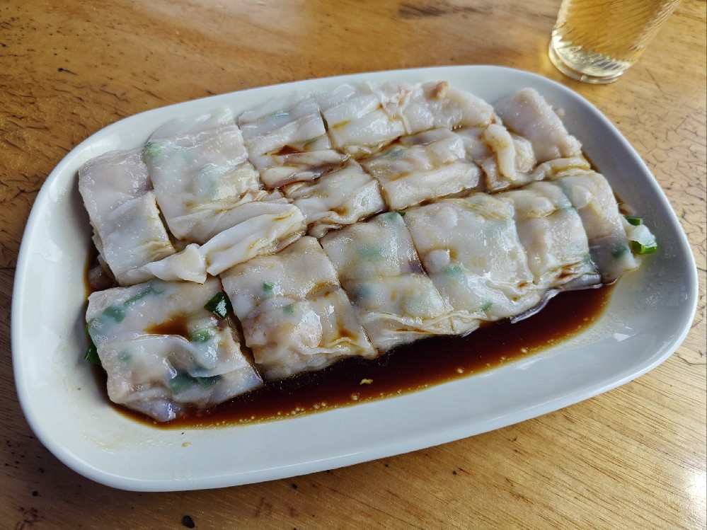 卷筒粉怎么做才有韌勁？掌握這幾點(diǎn)，新手也能做出有嚼勁的地?cái)偙睿? title=