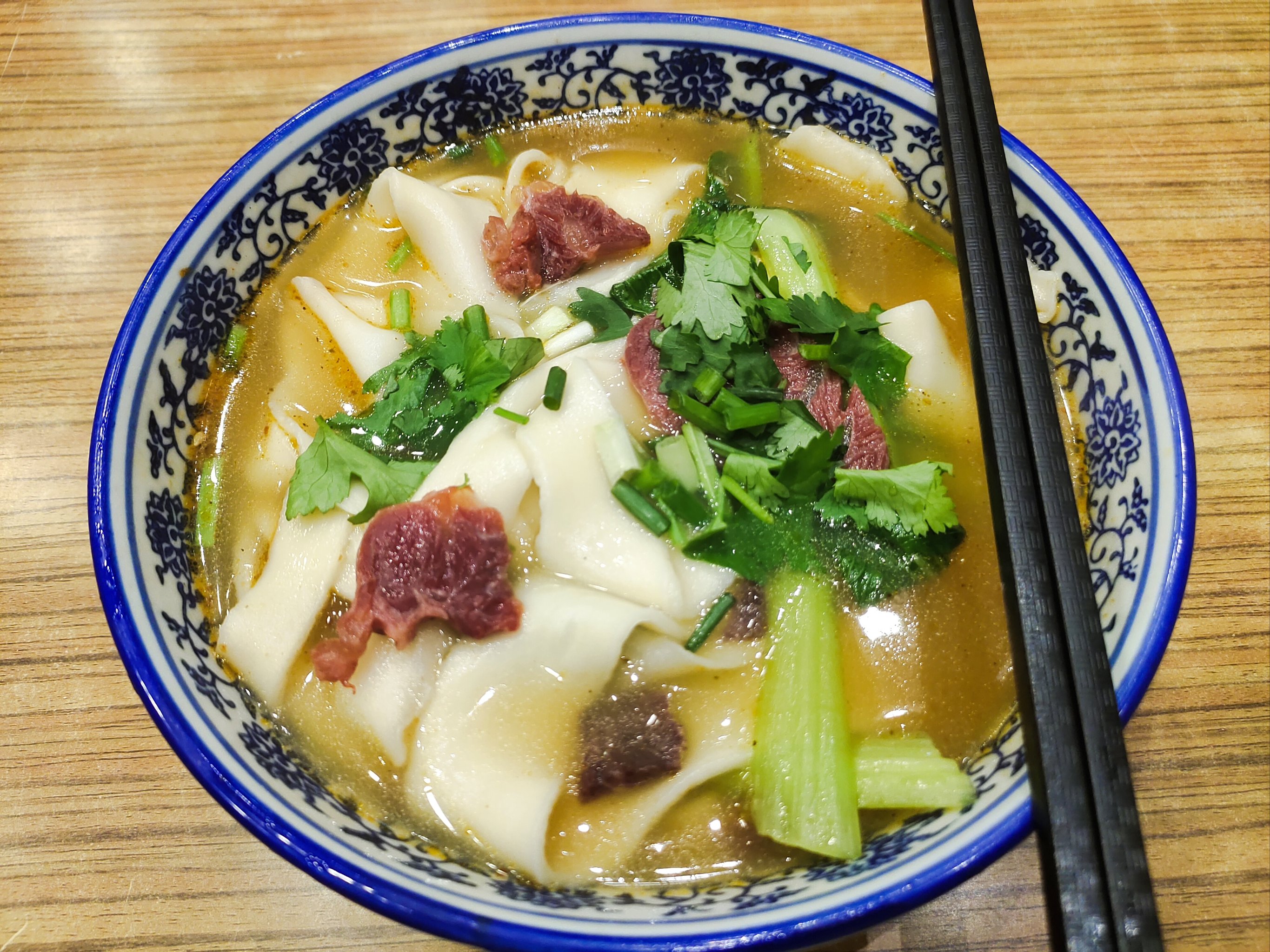 河南燴面培訓(xùn)哪里最好？學(xué)會(huì)技術(shù)月入兩萬(wàn)不是夢(mèng)，手工一拉就是財(cái)富密碼！