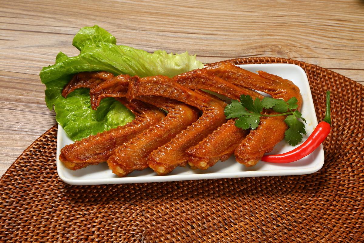 怎么做鴨翅？老鹵師親授：從選料到鹵制，手把手教你做出香嫩入味的“啃魂鴨翅”?