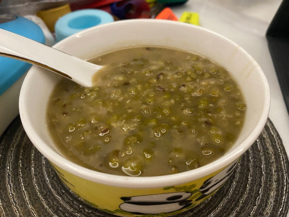 8 斤綠豆做冰鎮綠豆沙，100 多杯快速售罄