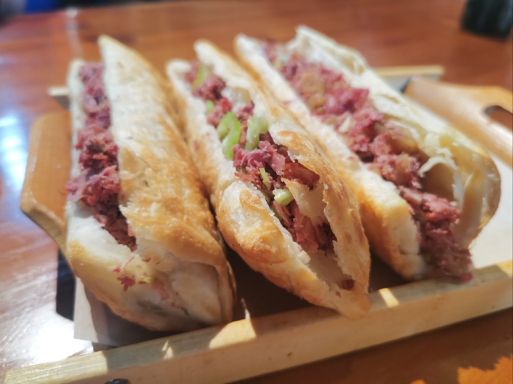 驢肉火燒的利潤怎么樣？開店注意什么，學(xué)會這些才穩(wěn)妥！