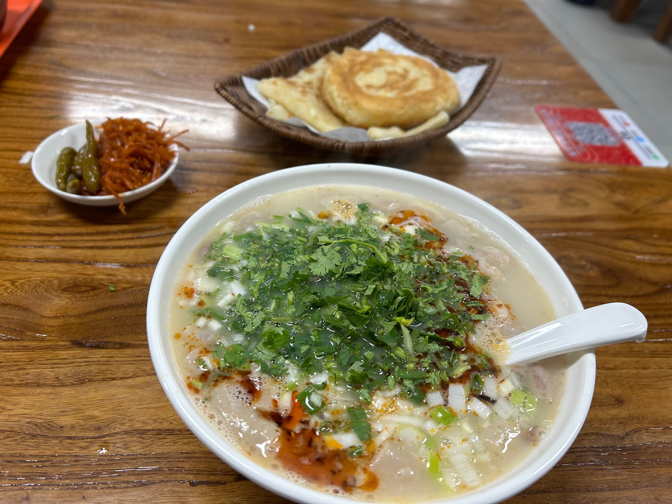 開個單縣羊肉湯掙錢嗎？掌握這幾點(diǎn)技巧，味道穩(wěn)、客源足、生意自然來！