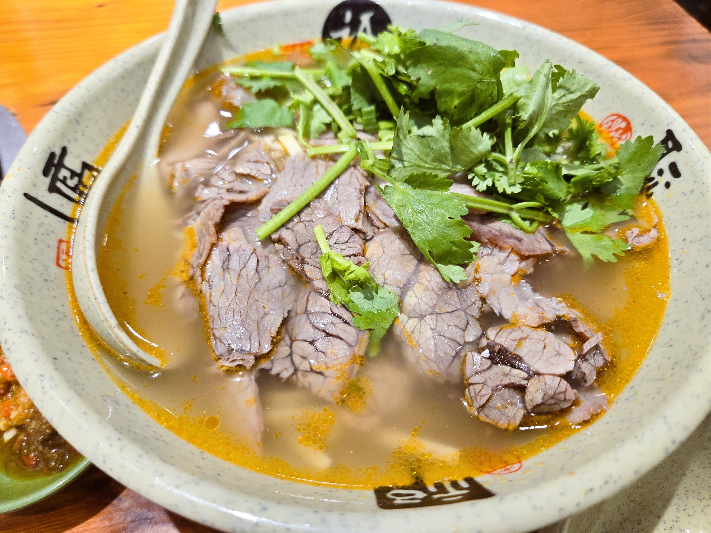 牛肉粉的湯做法及配方揭秘？香濃湯底怎么熬，味道才夠地道！