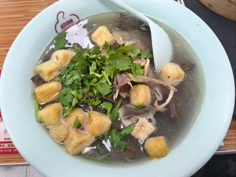 鴨血粉絲湯的地道做法原來有門道？香濃鮮滑的秘訣都藏在這一碗湯里！