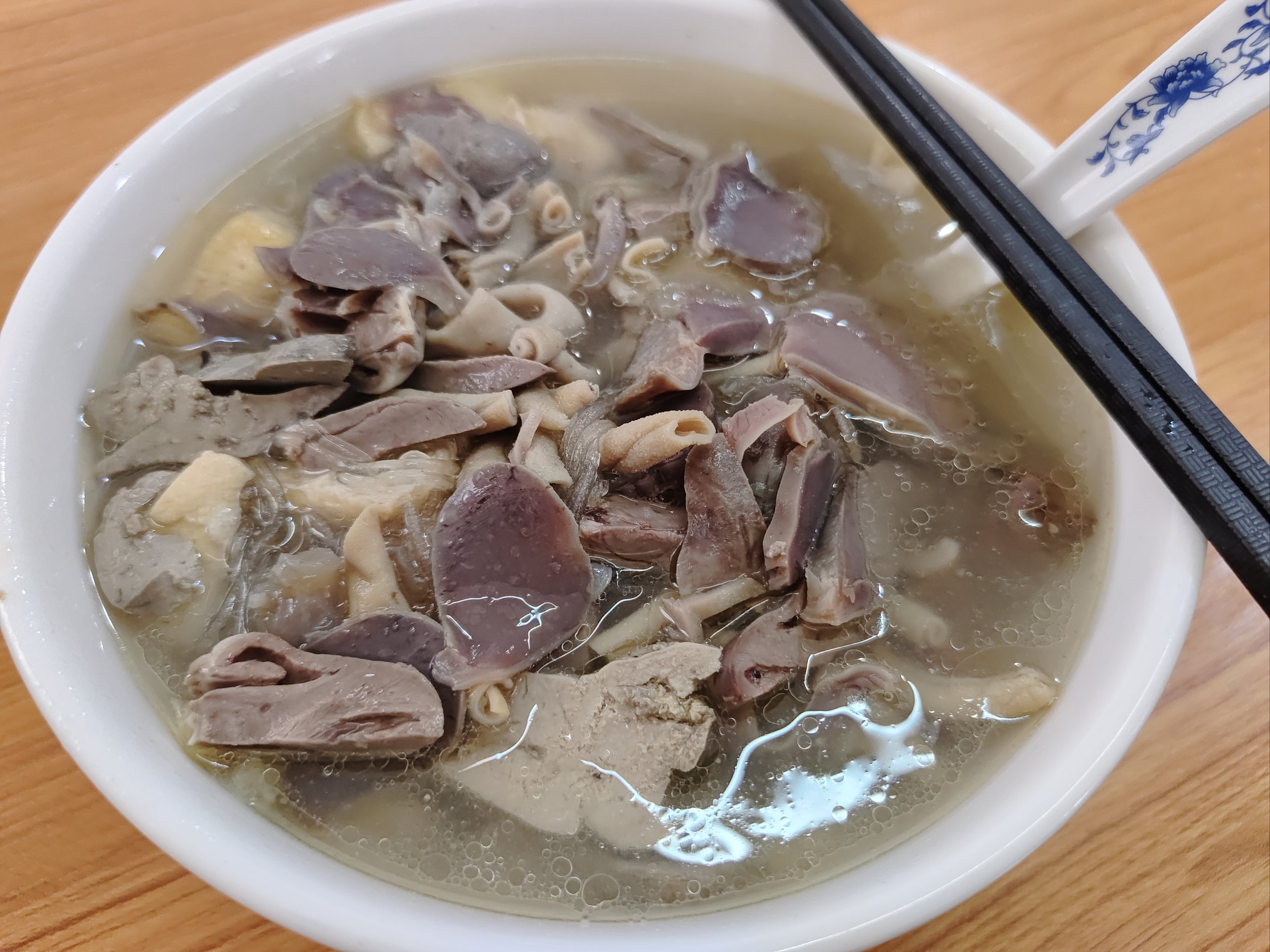 鴨血粉絲湯的地道做法原來有門道？香濃鮮滑的秘訣都藏在這一碗湯里！