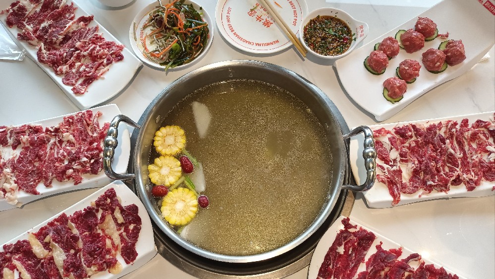 潮汕牛肉火鍋有什么不同？手切鮮牛現(xiàn)涮現(xiàn)吃，這門手藝真不是隨便能學(xué)！