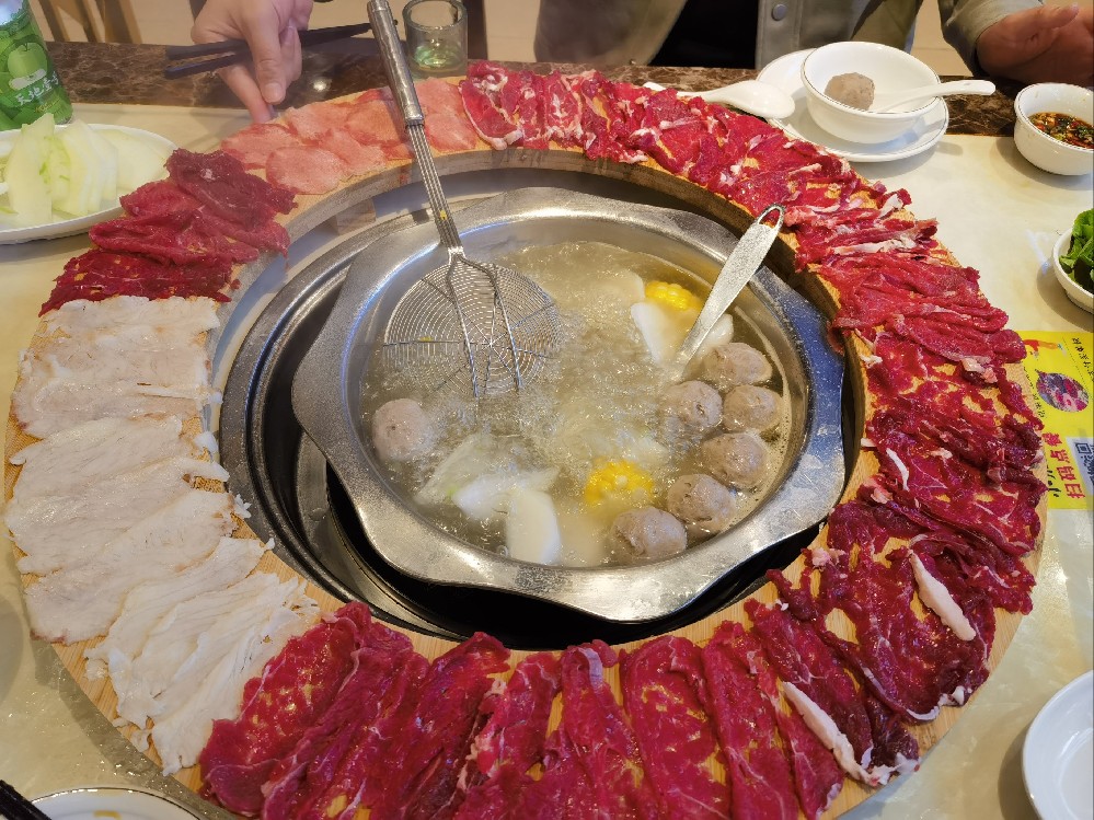 潮汕牛肉火鍋有什么不同？手切鮮牛現(xiàn)涮現(xiàn)吃，這門手藝真不是隨便能學(xué)！