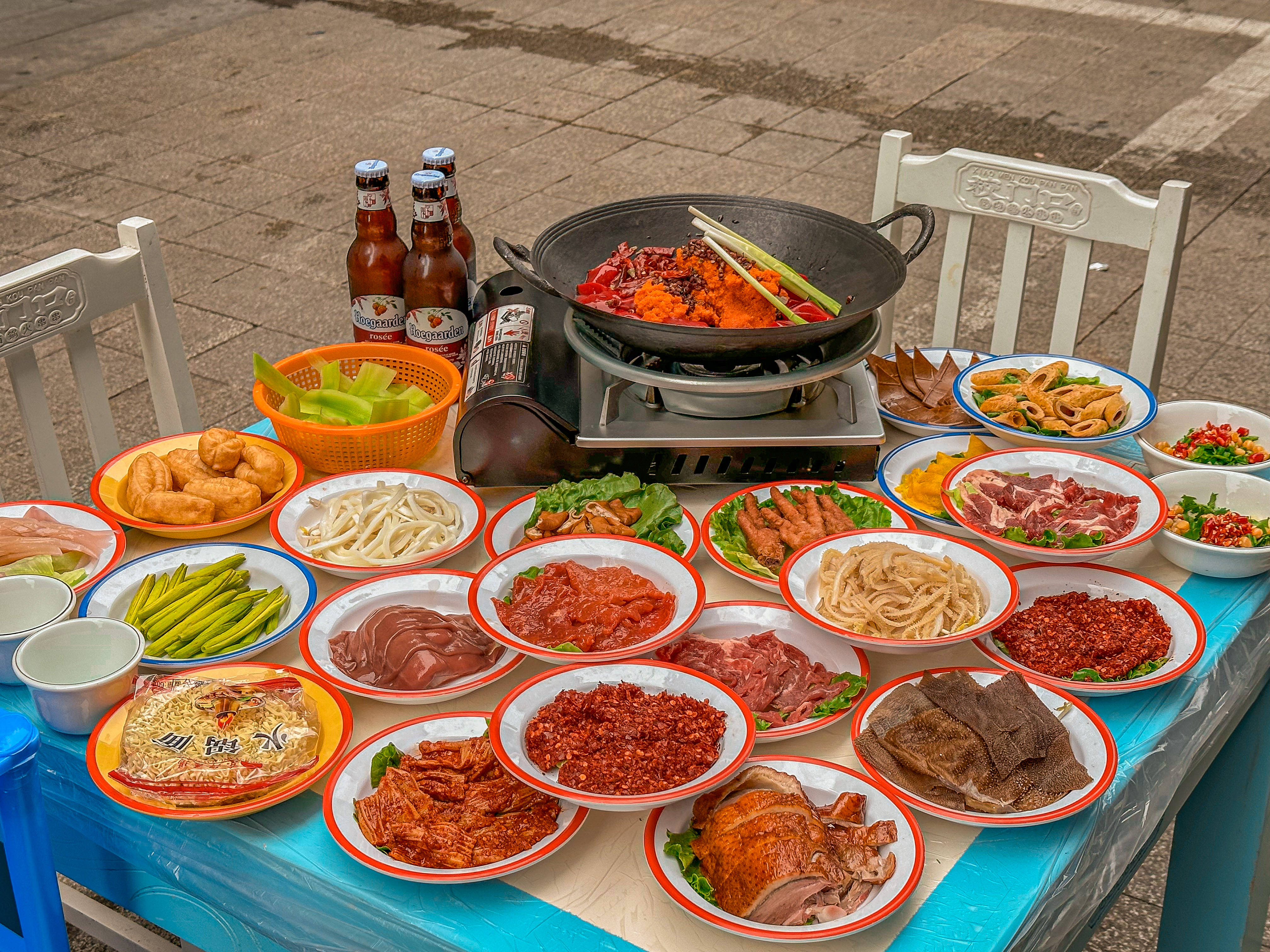 地攤火鍋學(xué)費多少錢？想靠小火鍋擺攤賺錢，關(guān)鍵不是價格而是學(xué)到真本事！