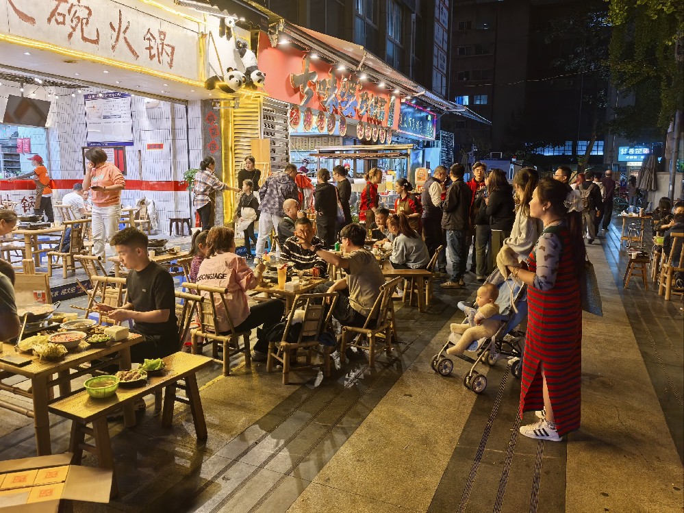 地攤火鍋利潤分析？小本創業別瞎沖，這幾條經驗能讓你越擺越賺！