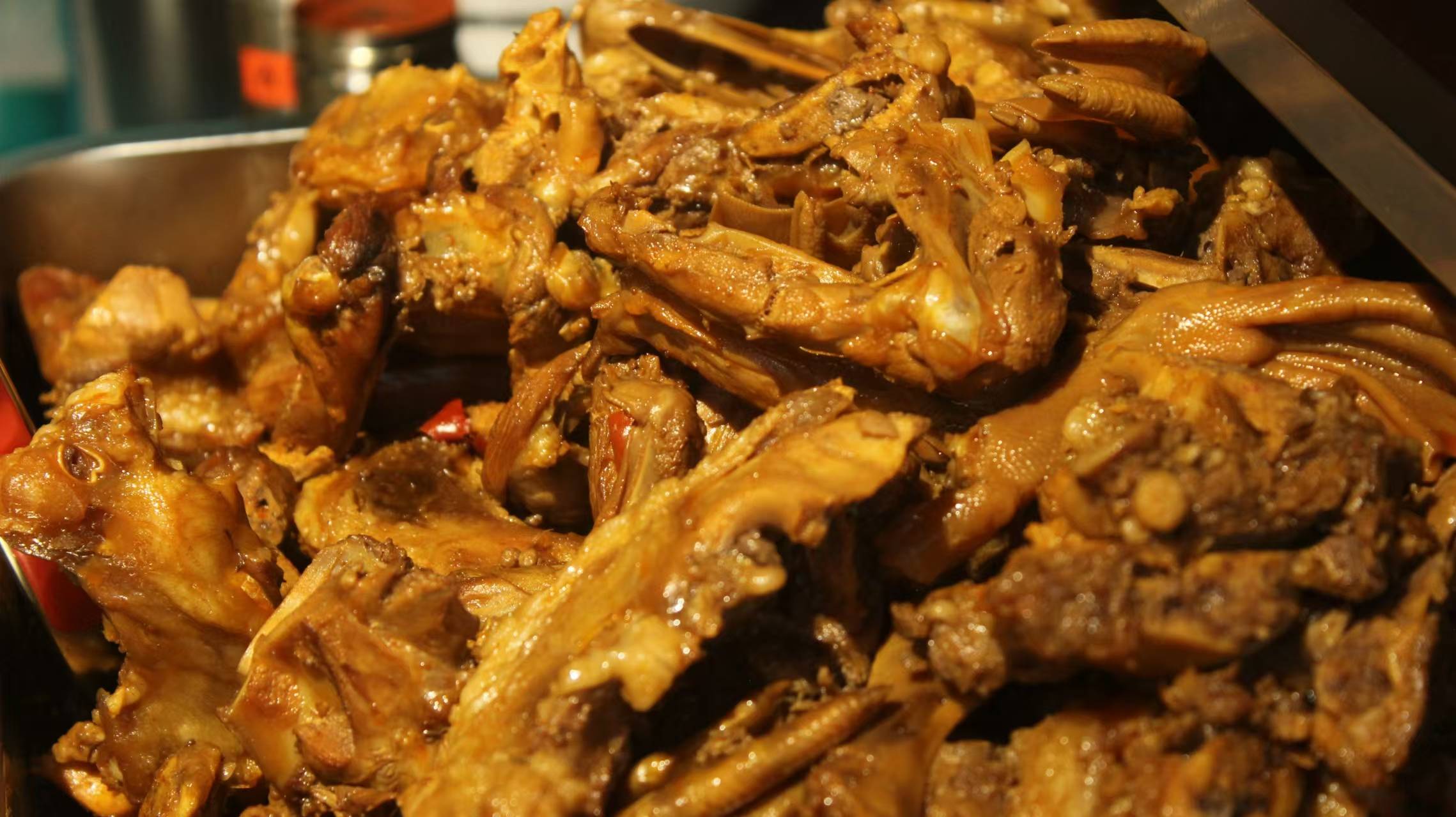 小型鹵菜店投入預(yù)算要多少？看清這些細(xì)節(jié)，才能讓第一桶金穩(wěn)穩(wěn)落袋！