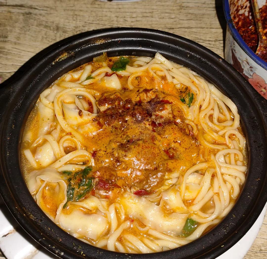 砂鍋面培訓(xùn)去哪學(xué)正宗？選對地方學(xué)真技術(shù)，味道穩(wěn)定才是開店關(guān)鍵！