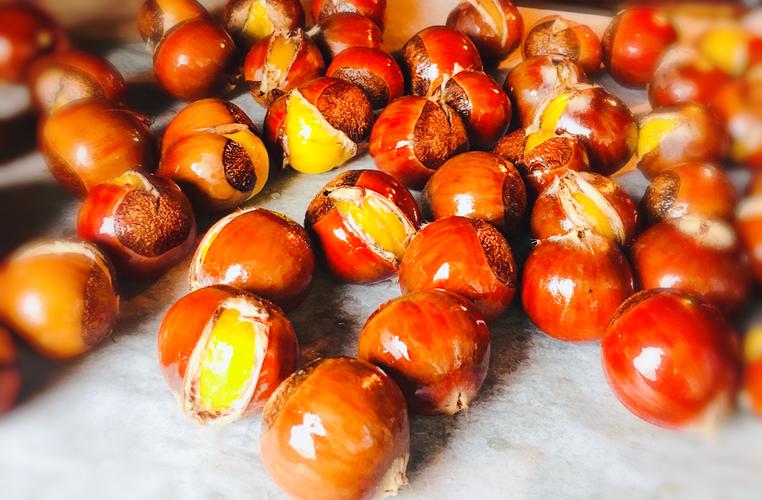 糖炒栗子一年能賺多少錢？香味飄滿街的小買賣，背后藏著你想不到的門道！