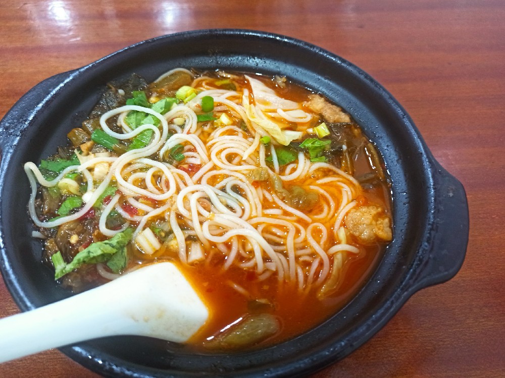 砂鍋米線一年能賺多少錢？學好技術、選好位置，小本生意一樣能干出大格局！