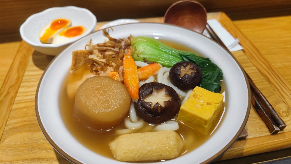 關東煮擺攤做法教程？做法簡單利潤穩(wěn)，夜市創(chuàng)業(yè)這樣干更靠譜！