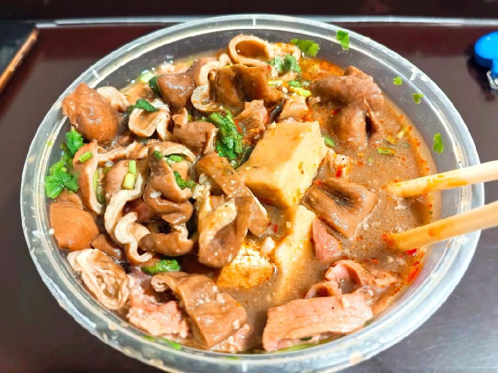 鹵煮火燒一天要準(zhǔn)備多少料？備多了怕浪費備少了怕賣斷？