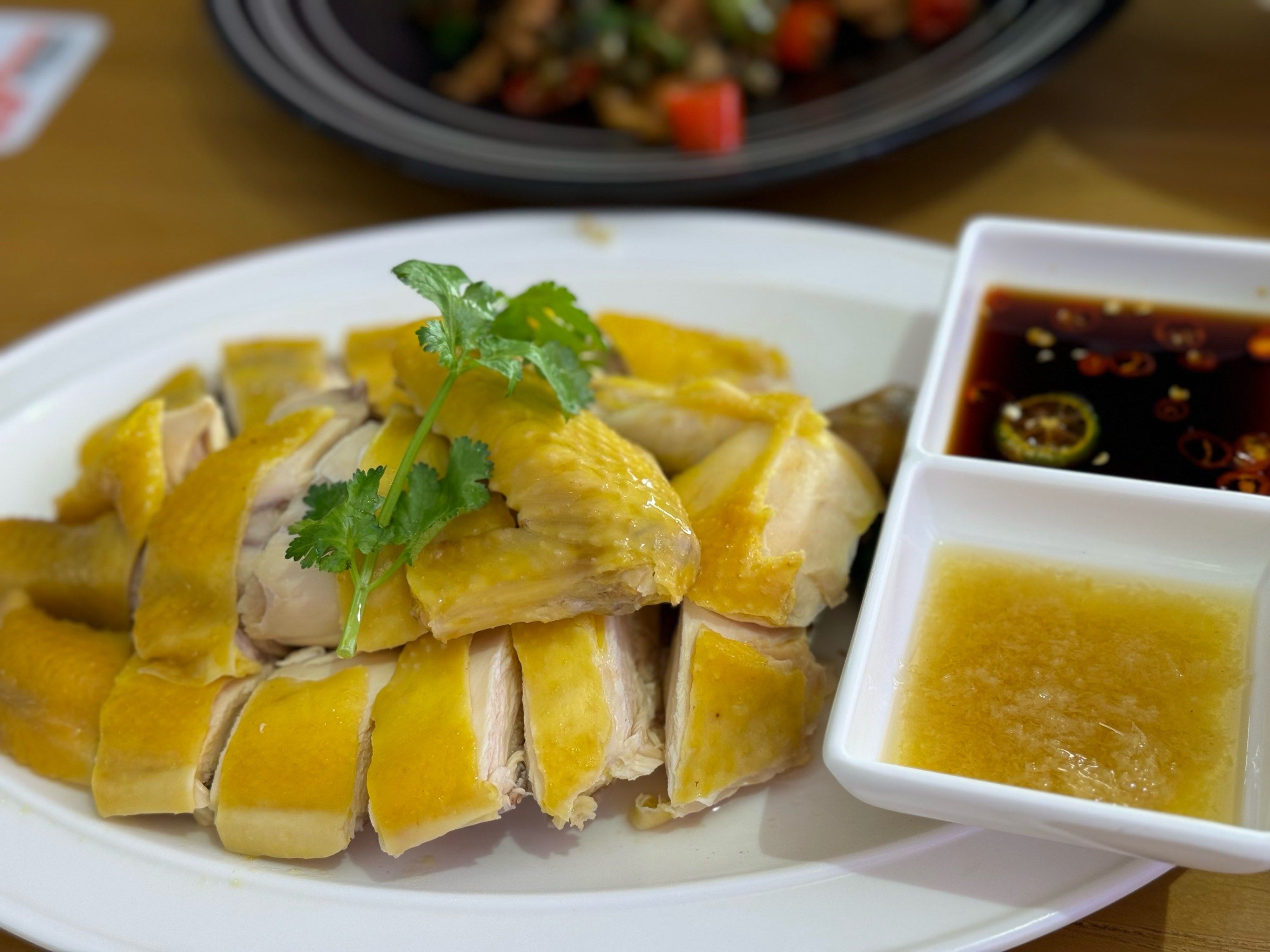 白斬雞煮多久才鮮嫩多汁？掌握黃金15分鐘，小本創業不走彎路