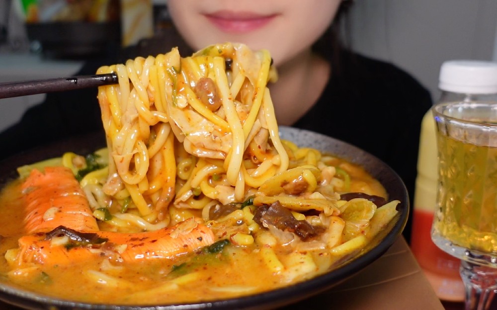 一個人擺攤賣麻辣燙難嗎？做好這些細節穩穩跑起來！