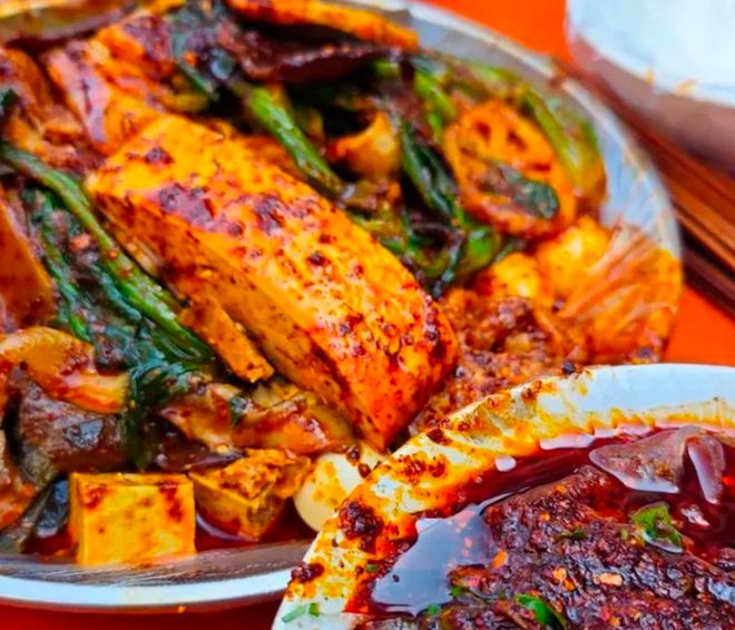 一個人擺攤賣麻辣燙難嗎？做好這些細節穩穩跑起來！