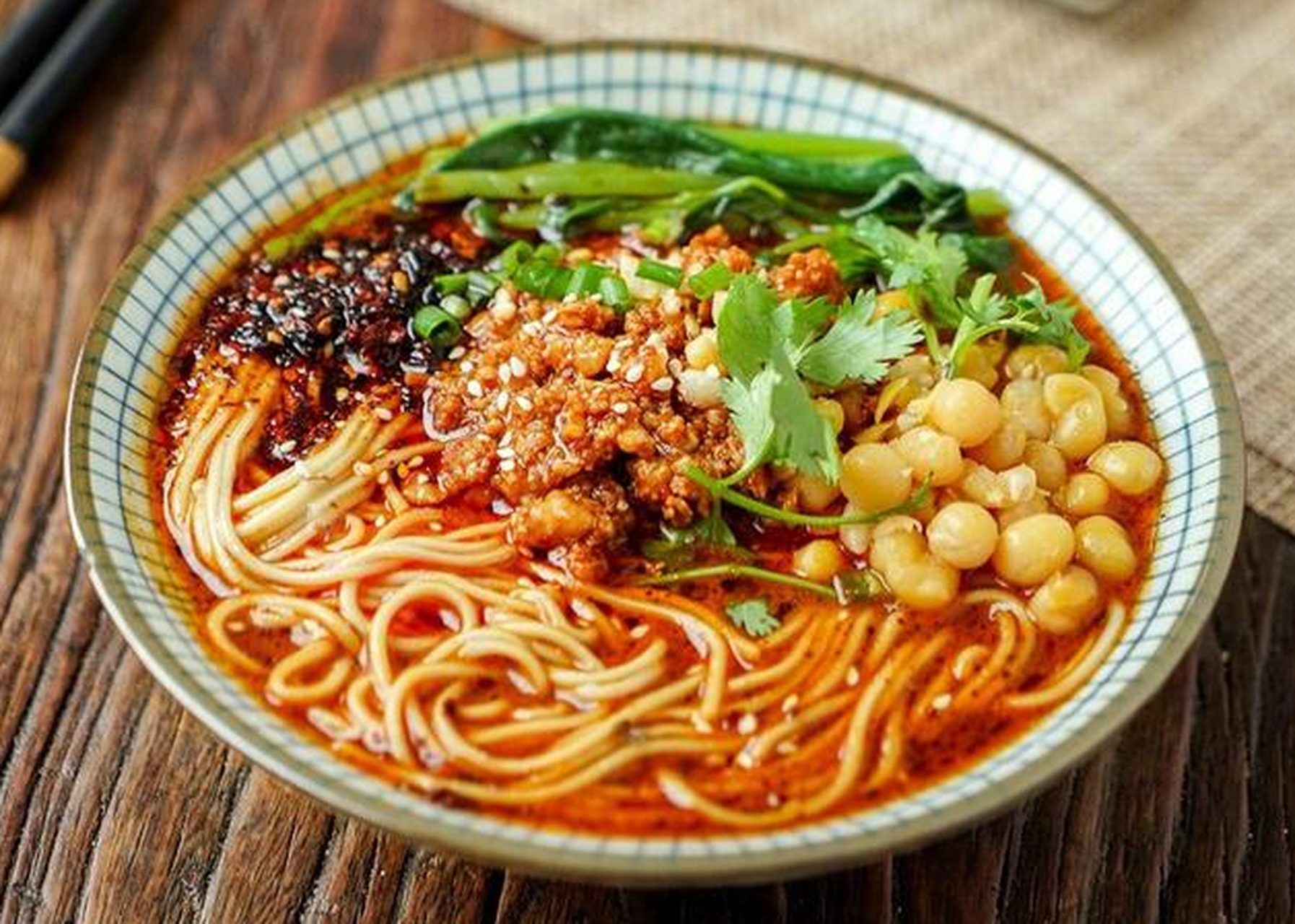 什么地方可以學(xué)重慶小面？學(xué)習(xí)渠道怎么選，技術(shù)和口味才是關(guān)鍵