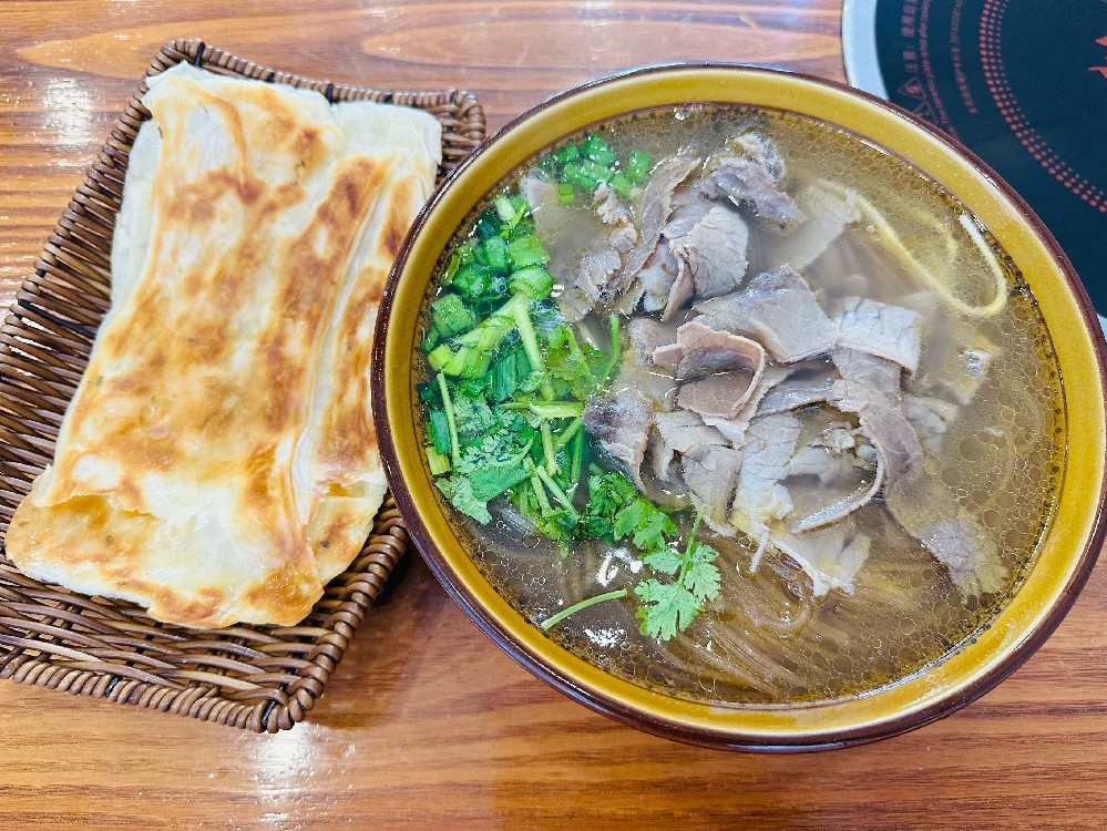 牛肉湯的正宗做法是什么？原料處理、熬湯順序和常見(jiàn)誤區(qū)一次講透