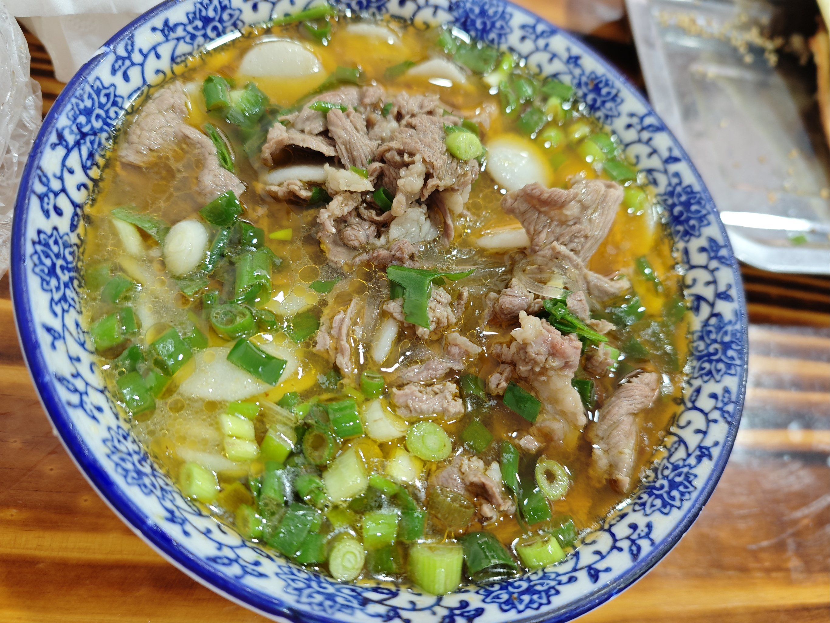 牛肉湯的正宗做法是什么？原料處理、熬湯順序和常見(jiàn)誤區(qū)一次講透