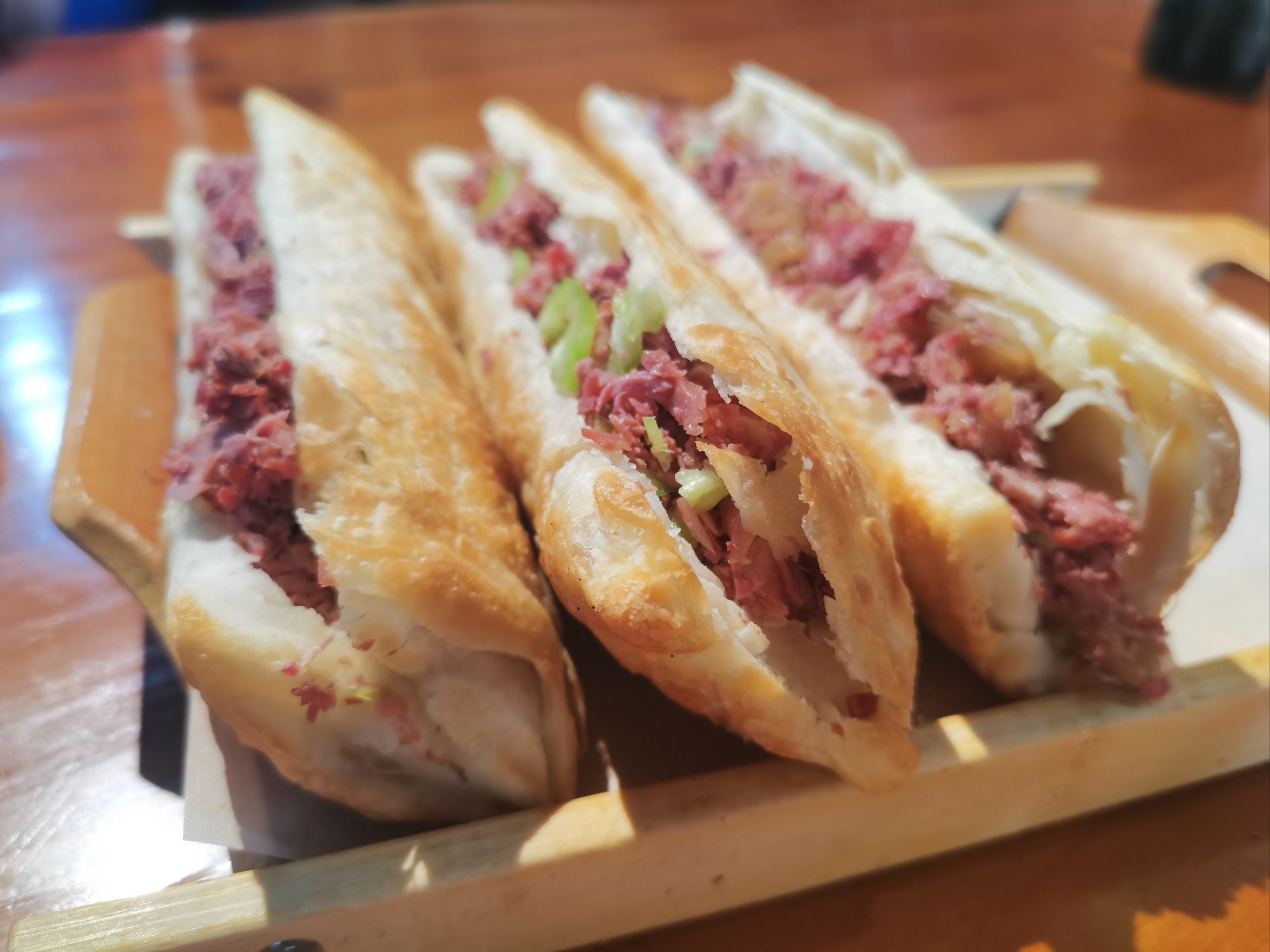 不想把“驢火”做成“燒餅夾肉”？關于“正宗河間驢肉火燒培訓”，看這就夠了